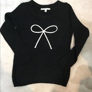 Sparkly holiday sweater 🎄🕎 tied up in a 🎁 bow!